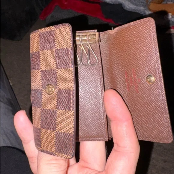 Louis Vuitton Multicles Key Holder in signature Damier Ebene canvas